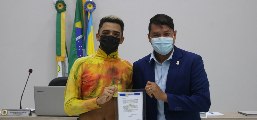 Influenciadores Digitais AnderCrazy e Lenfrom recebem Moção de Aplauso da Câmara de Parnamirim