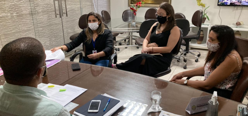 Presidente de Câmara recebe autoras e coordenadora do projeto Flor de Mandacaru