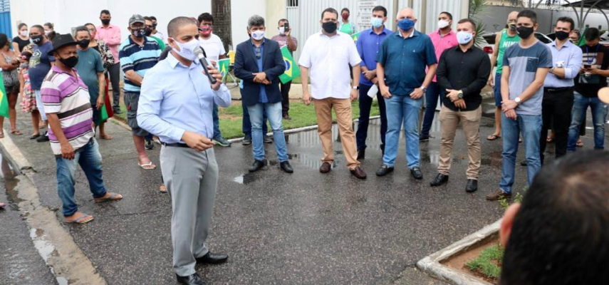 Evangélicos e outros segmentos fazem protesto em frente à Câmara de Parnamirim e presidente do Legislativo promete votar matérias