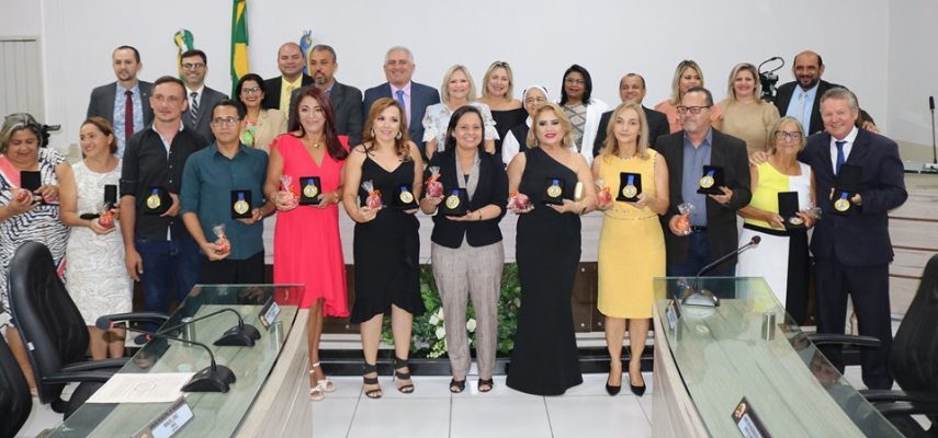 Professores são homenageados com a Comenda Nísia Pereira na Câmara de Parnamirim