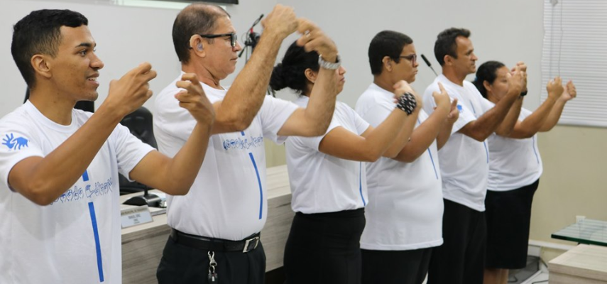 Câmara reforça inclusão e presta homenagem ao Dia Nacional do Surdo em solenidade