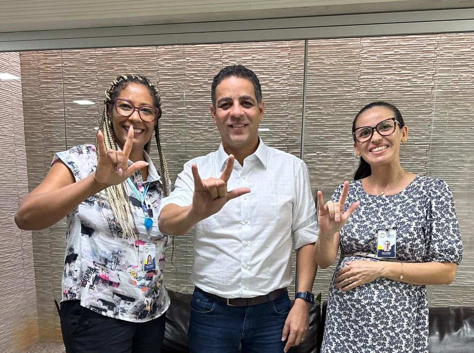 Câmara de Parnamirim é a única do estado com servidoras efetivas de Libras
