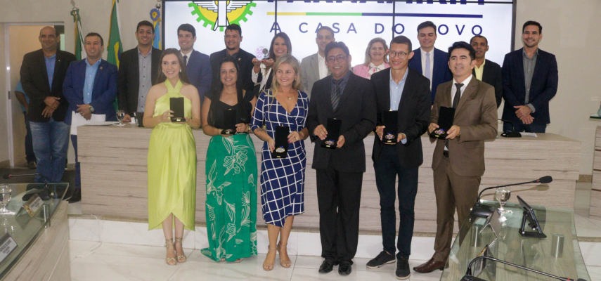 Câmara de Parnamirim homenageou jornalistas com a Comenda Agnelo Alves