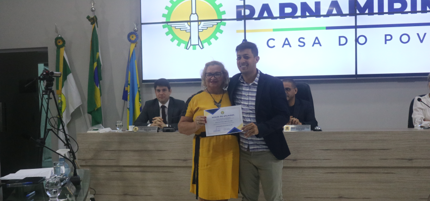 Vereador Thiago Fernandes entrega moções de aplausos