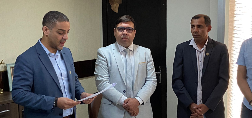 Advogado Zico Moura é empossado na Câmara de Parnamirim