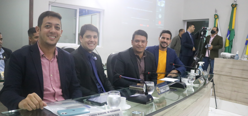 Vereadora Fativan Alves usa a tribuna durante 71ª Sessão Ordinária da Câmara Municipal