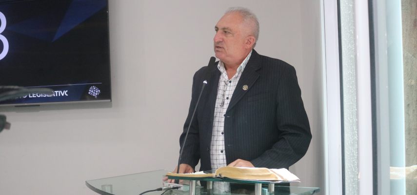 Vereador Irani Guedes relata ao plenário visitas técnicas da Comissão de Saúde