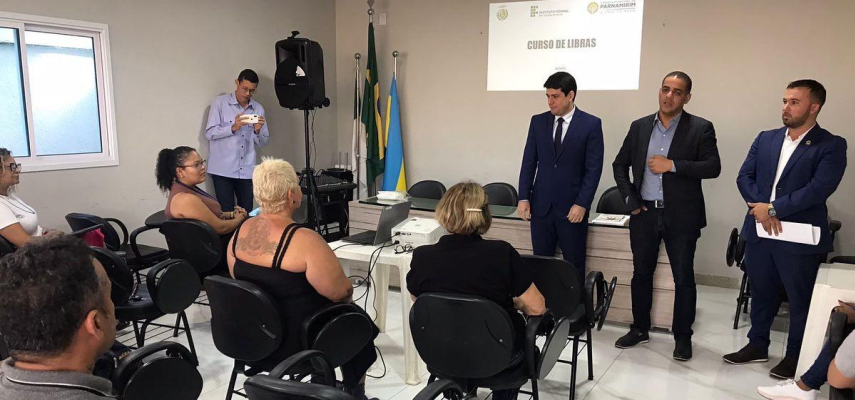 Servidores da Câmara Municipal participam de formação em Libras