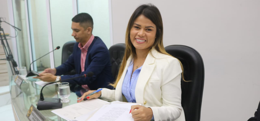 Vereadora Rhalessa de Clênio cobra revitalização da praça do bairro Vida Nova
