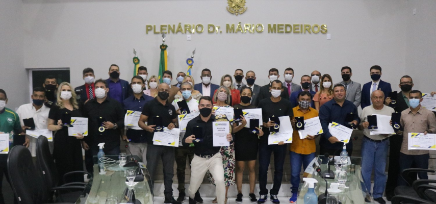 Desportistas recebem Comenda do Mérito em sessão solene