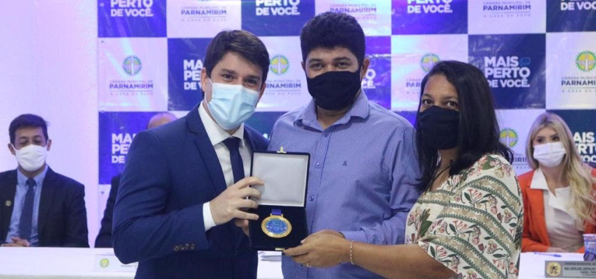 Lei de autoria do vereador Gabriel César promove homenagem a empresários locais