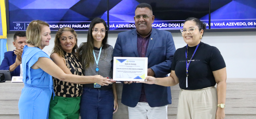 Escola do Legislativo Profa. Eva Lúcia recebe Moção de Aplausos