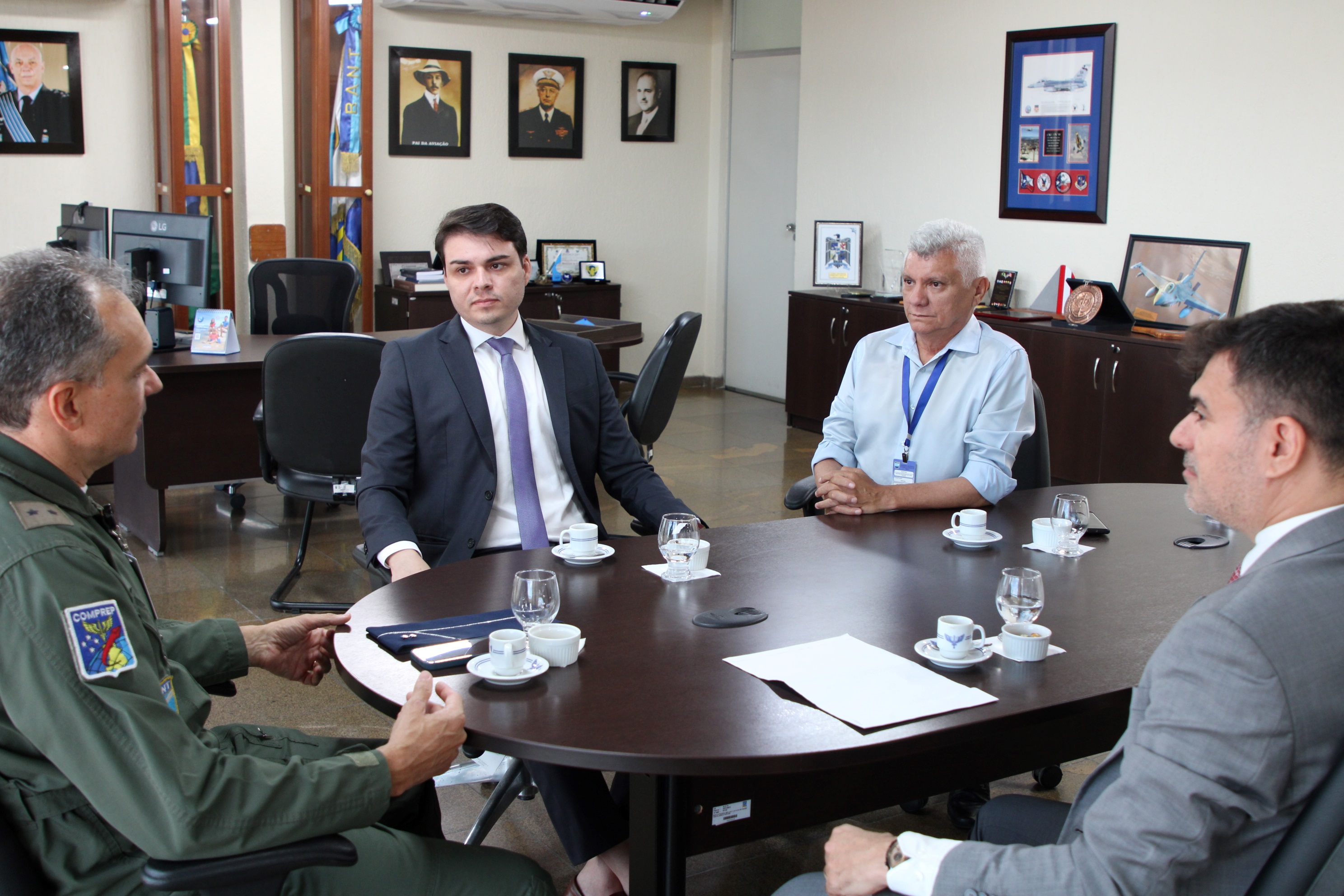 dr-cesar-maia-e-professor-italo-realizam-visita-institucional-ao-comandante-da-base-aerea