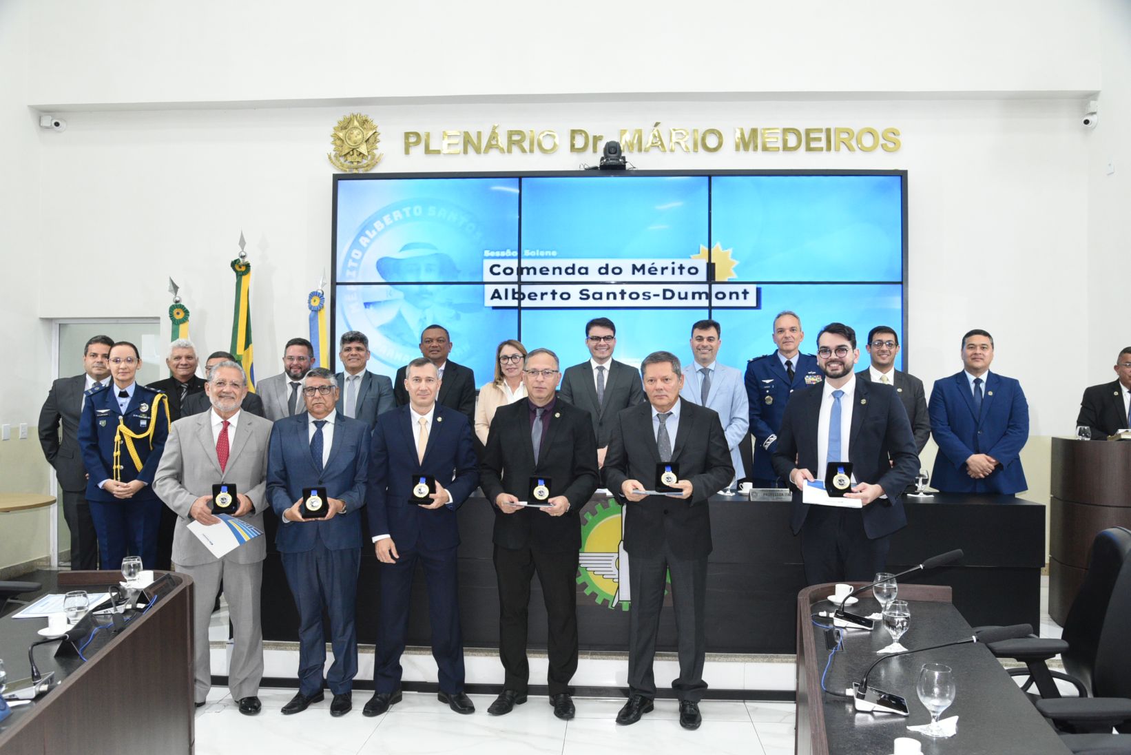 Comenda Santos-Dumont foi entregue a personalidades nesta quarta-feira