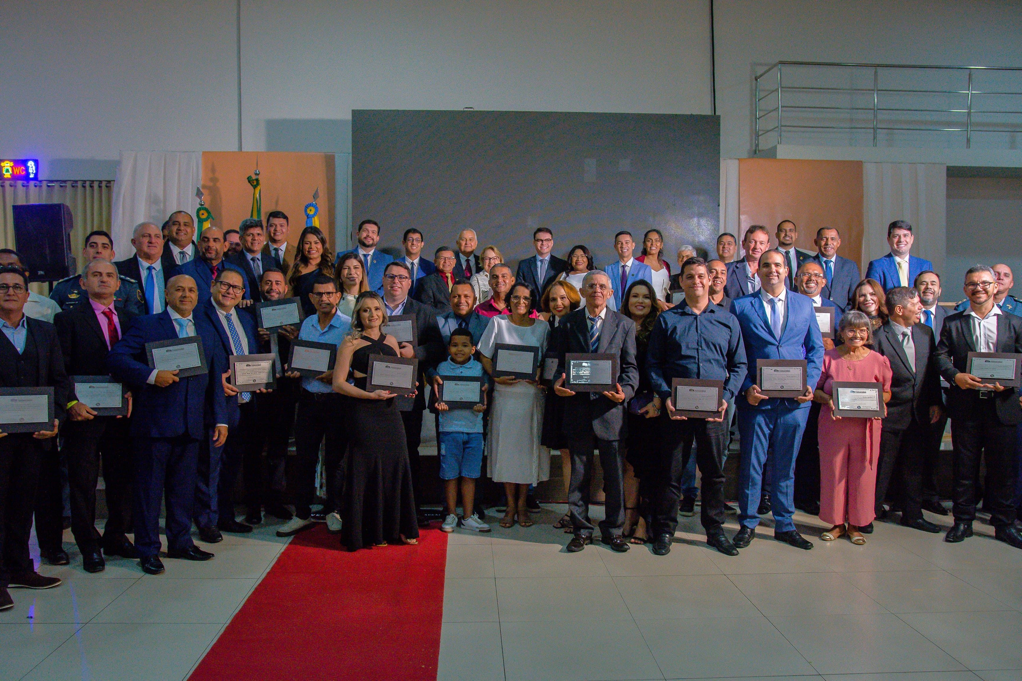noite-de-celebracao-camara-municipal-entrega-titulo-de-cidadao-parnamirinense