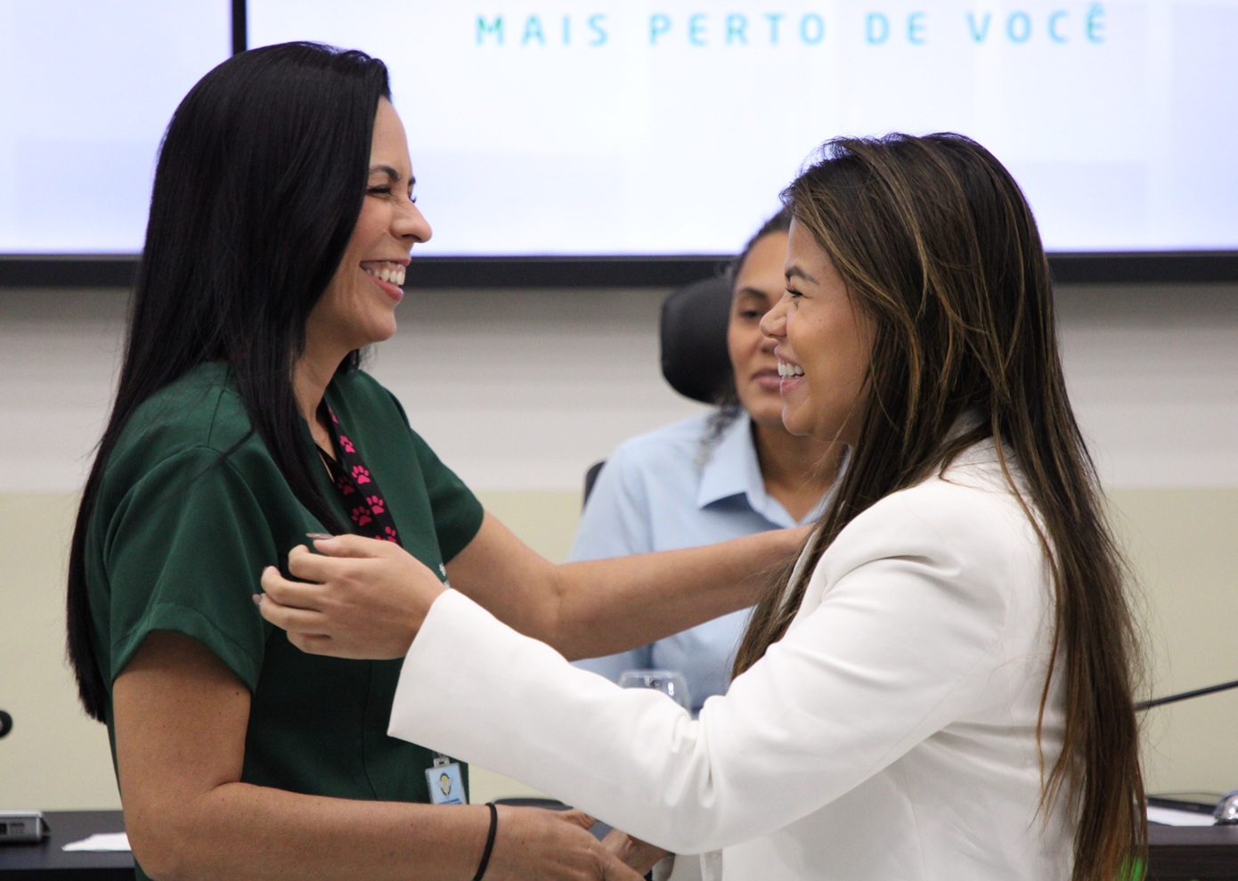 Veterinários do CCZ recebem moções de aplauso no Legislativo