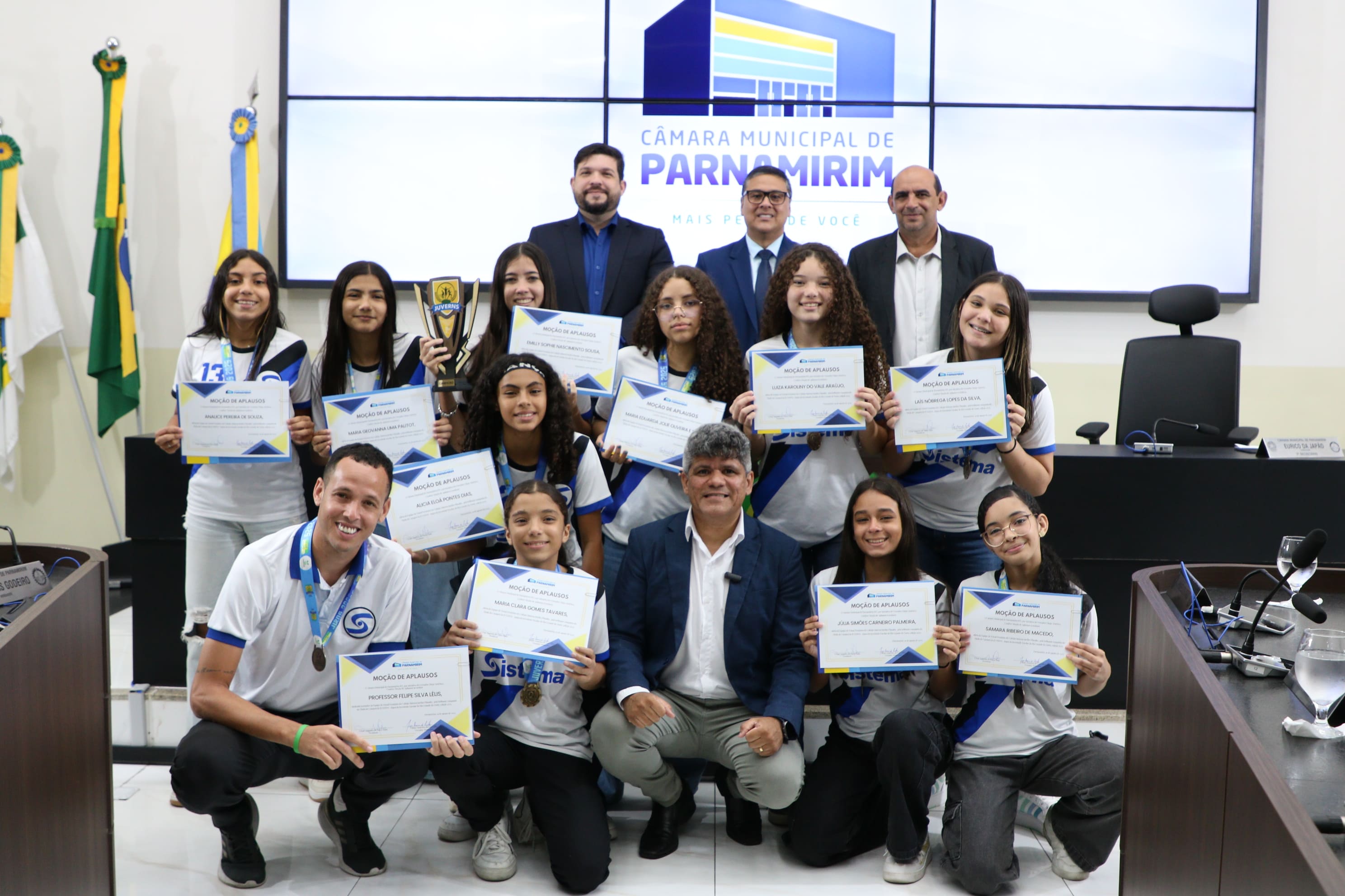futsal-feminino-do-colegio-sistema-jardim-planalto-recebe-mocao-de-aplausos