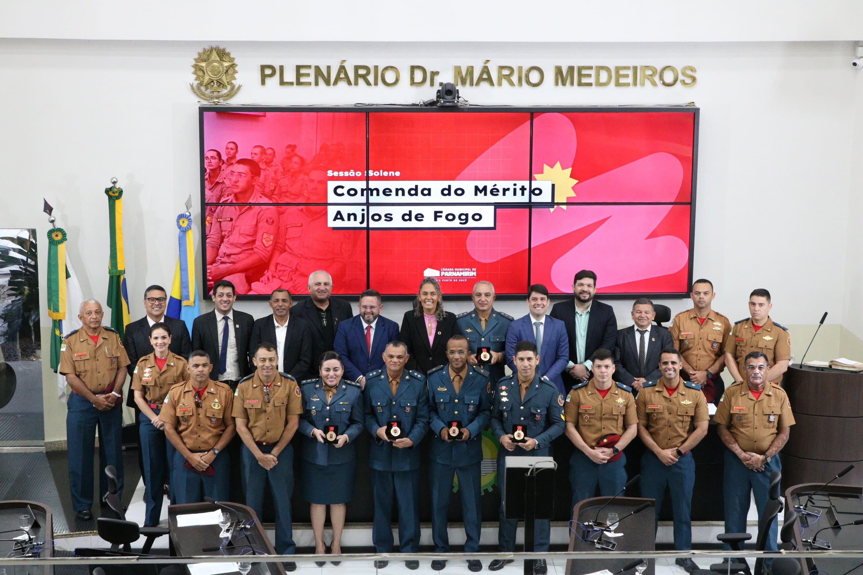 Câmara de Parnamirim homenageia bombeiros com Medalha Anjos do Fogo