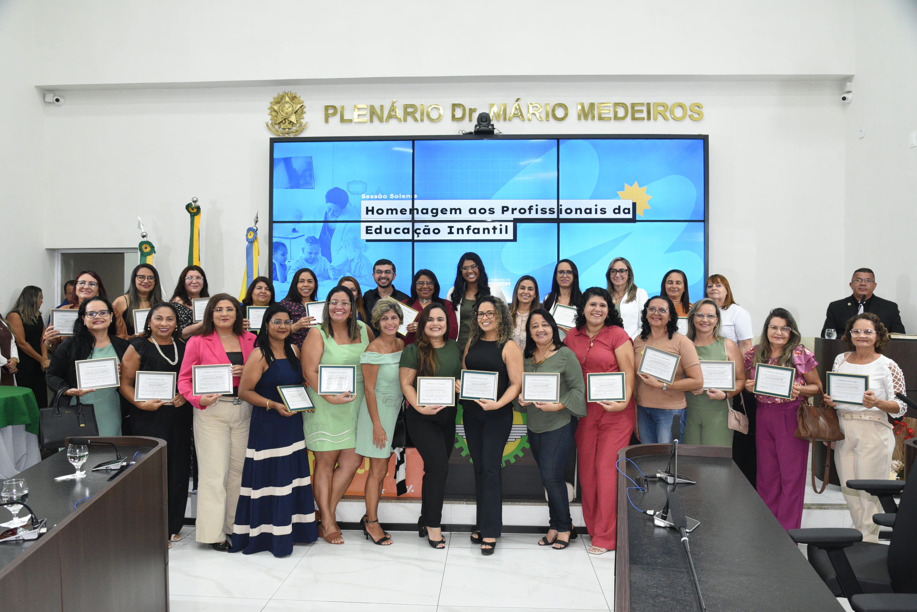 camara-municipal-homenageia-profissionais-da-educacao-infantil-em-sessao-solene
