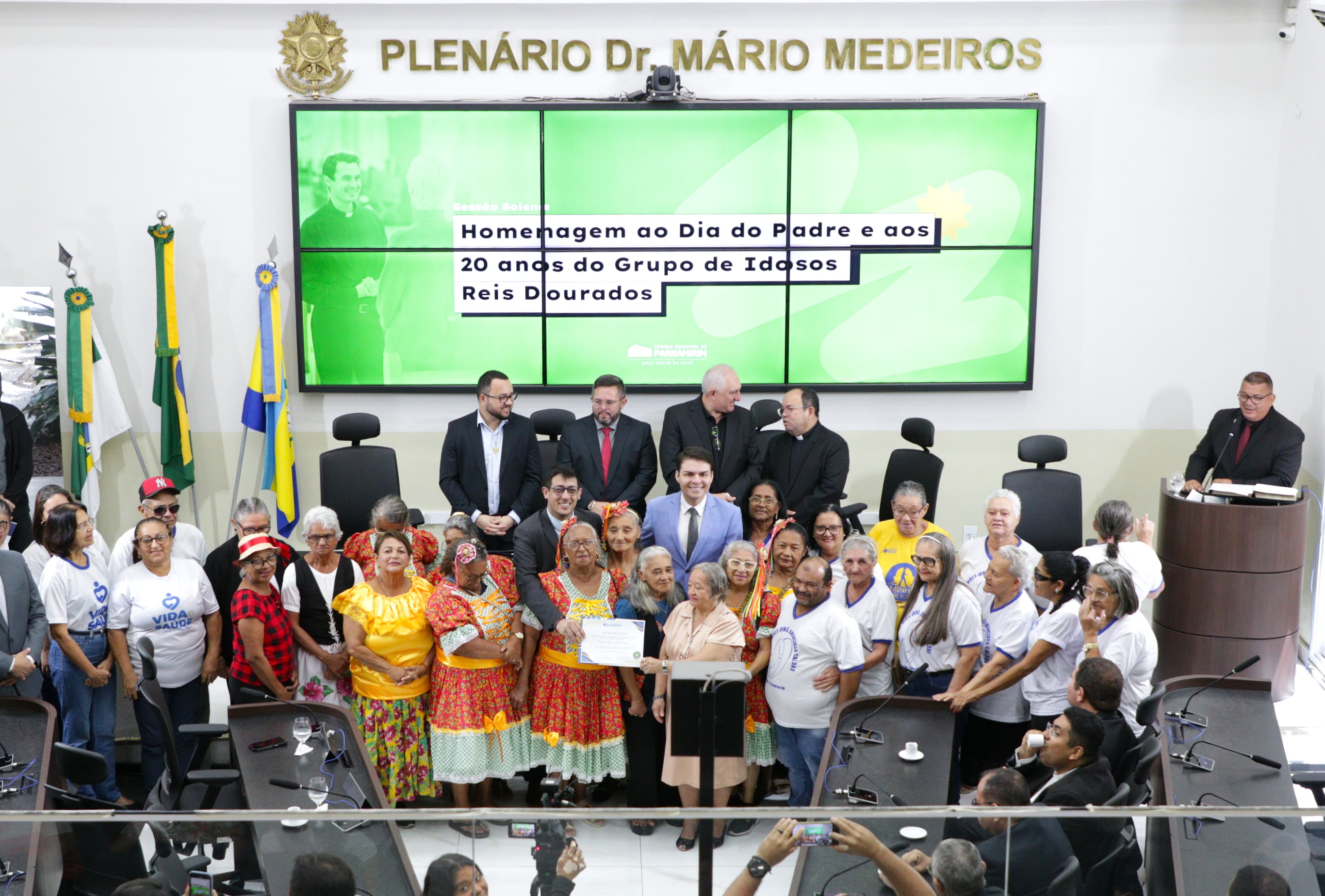 grupo-de-idosos-reis-dourados-e-padres-sao-homenageados-em-sessao-solene-na-camara-de-parnamirim