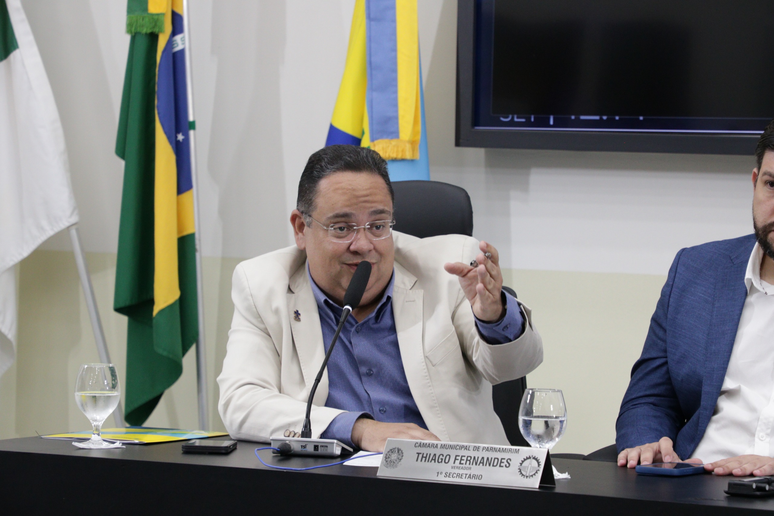 Secretário de Saúde presta esclarecimentos durante 100ª sessão ordinária