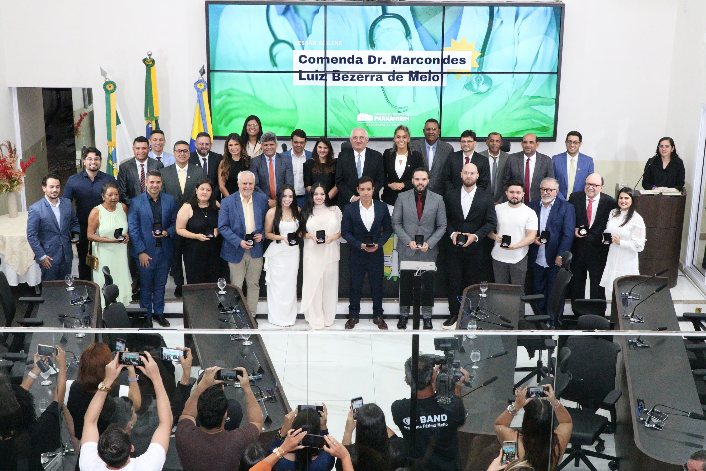 Câmara homenageia profissionais da medicina com a Comenda Dr. Marcondes Luiz Bezerra de Melo