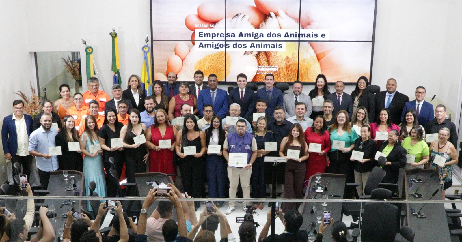 Sessão Solene reconhece empresas e cidadãos dedicados à causa animal