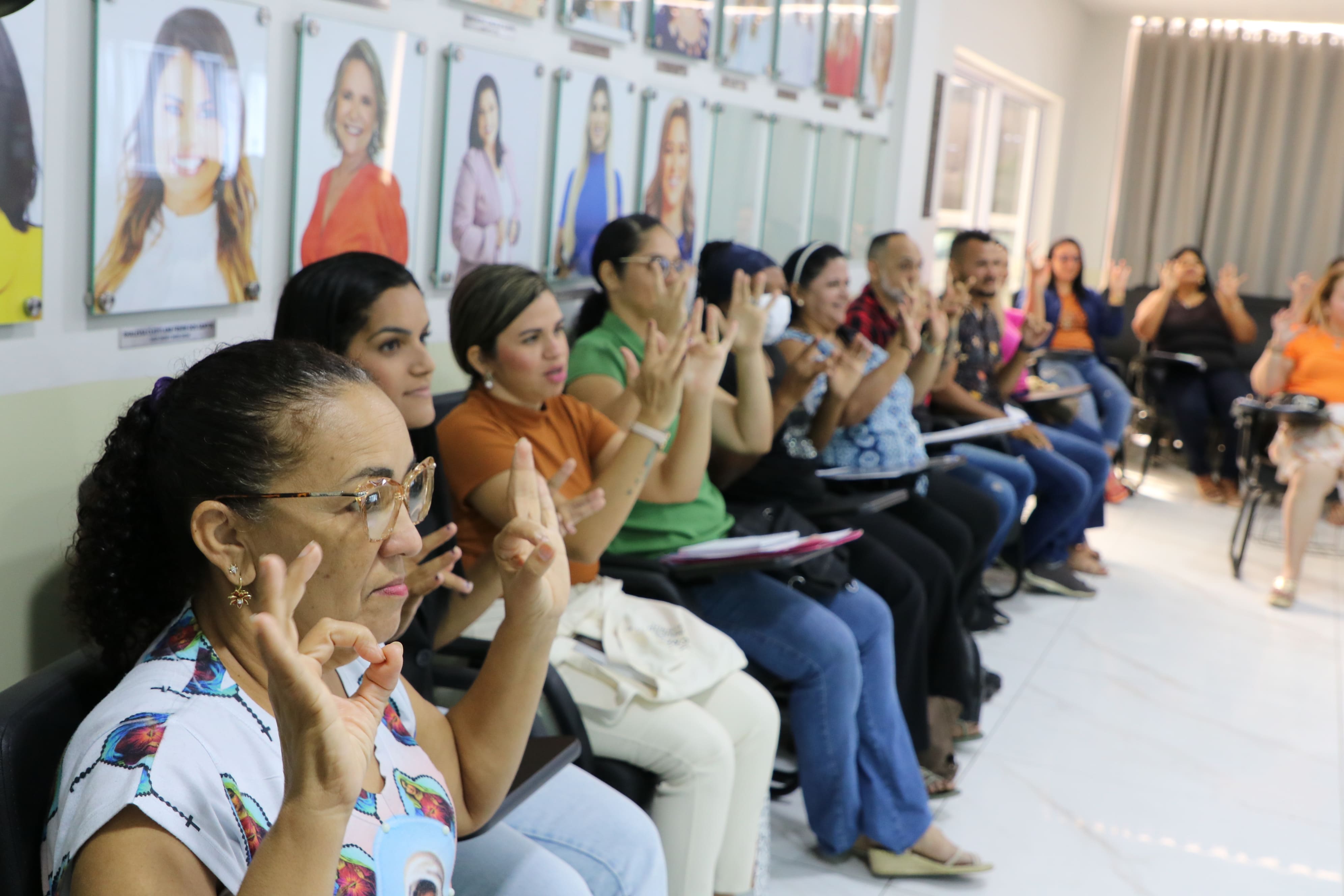 Escola do Legislativo abre inscrições para curso de Libras