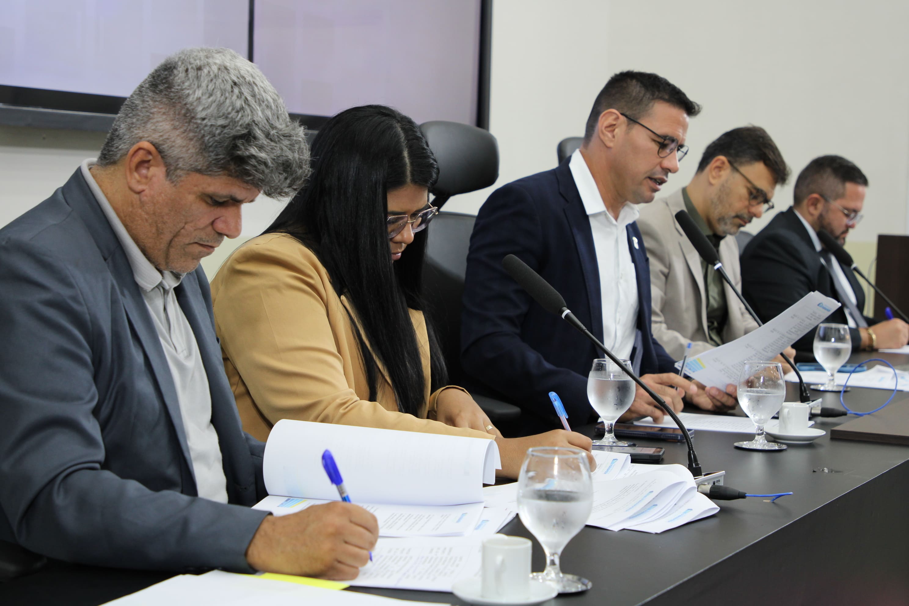 Comissão de Constituição, Legislação e Redação Final distribui 18 Projetos de Lei