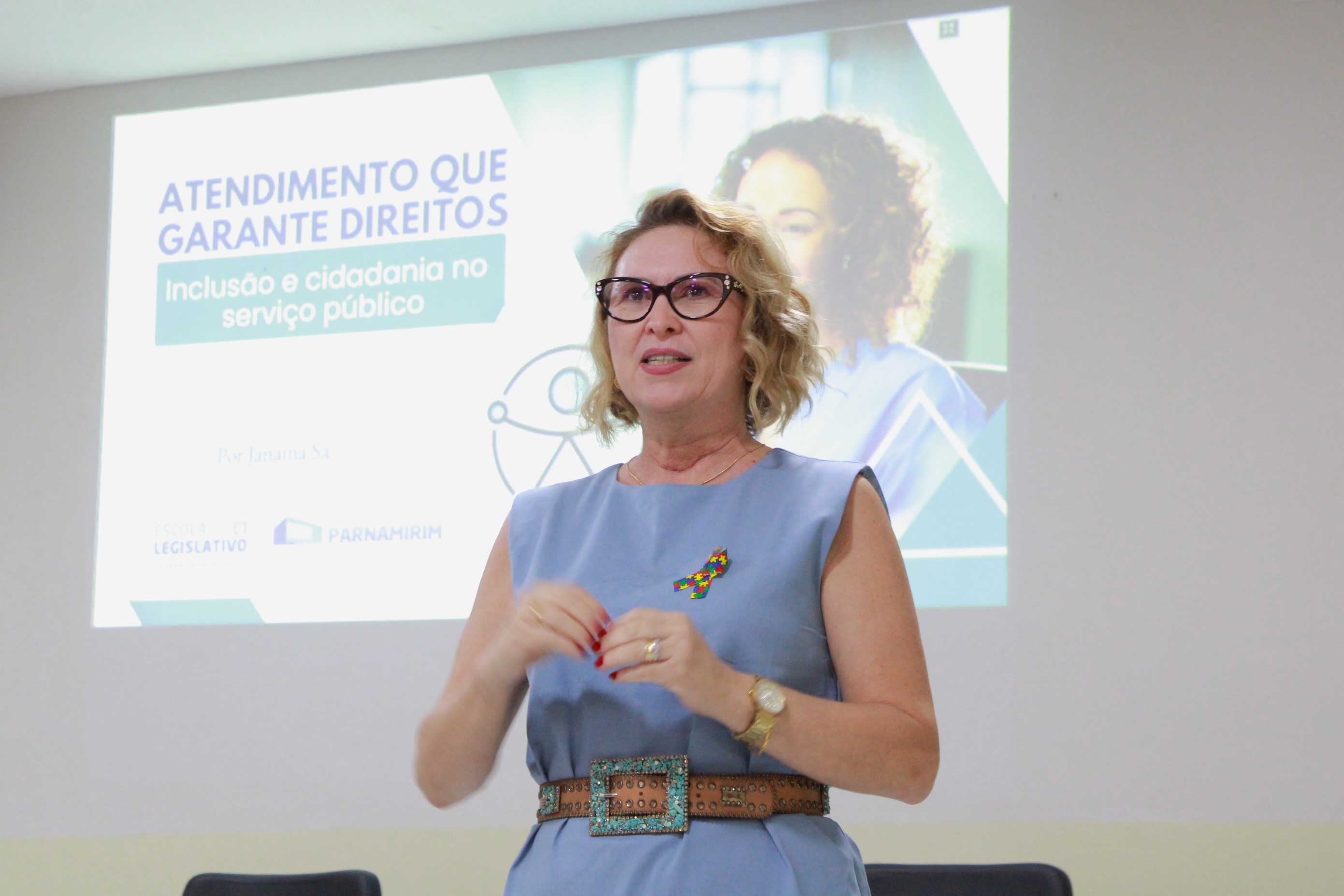 Workshop debate atendimento inclusivo na Câmara Municipal de Parnamirim
