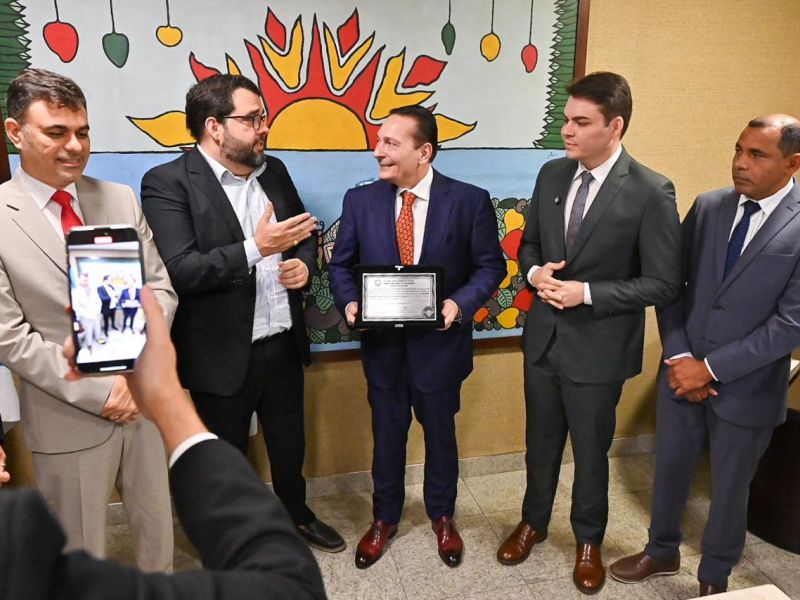 09/07/2025 - Entrega de Título de Cidadão Parnamirinense ao deputado Ezequiel Ferreira