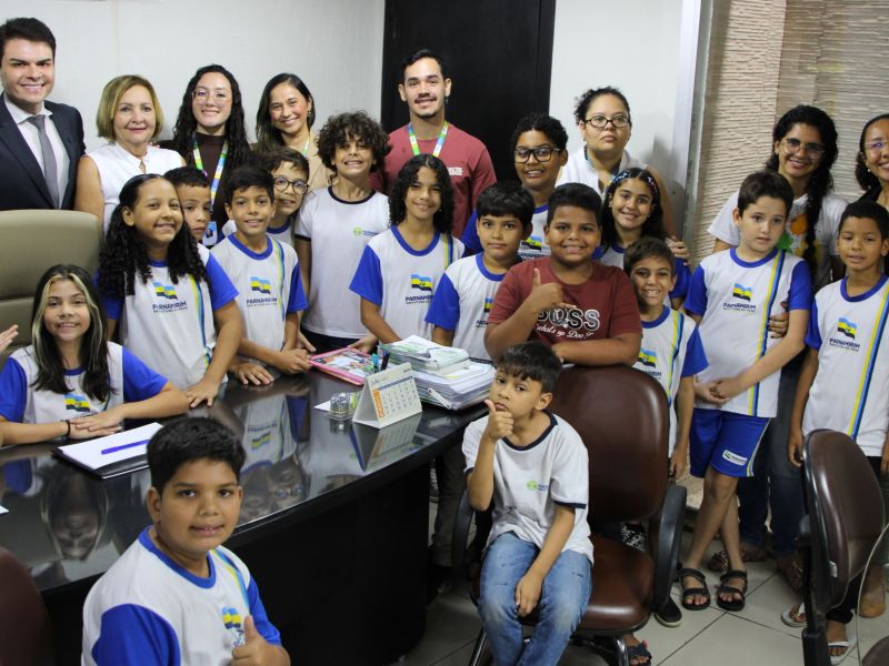 Visita dos alunos da Escola Municipal Ivanira Paisinho à Câmara Municipal de Parnamirim.