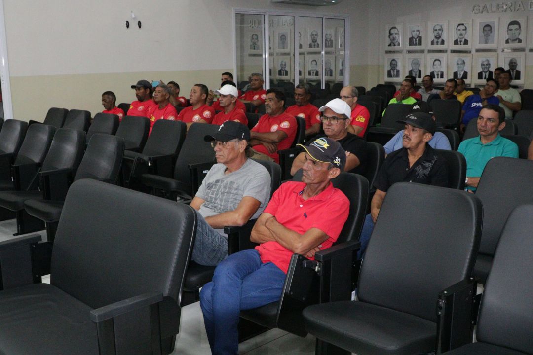 27.11.2025 | Audiência Pública - Discutir a Valorização dos Profissionais da Limpeza Urbana no Munícipio - Foto 21