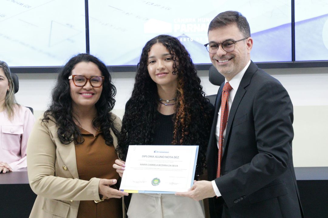 08.12.25 | Sessão Solene Comenda Aluno Nota 10 - Foto 9