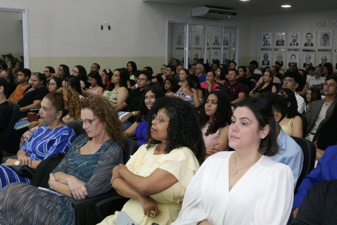 08.12.25 | Sessão Solene Comenda Aluno Nota 10 - Foto 37