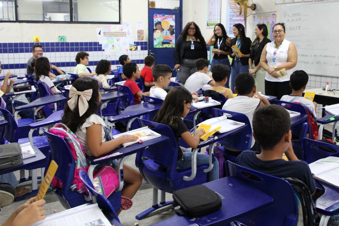 Ação Abril Laranja Pet - Escola Municipal Ivanira Paisinho - Foto 2