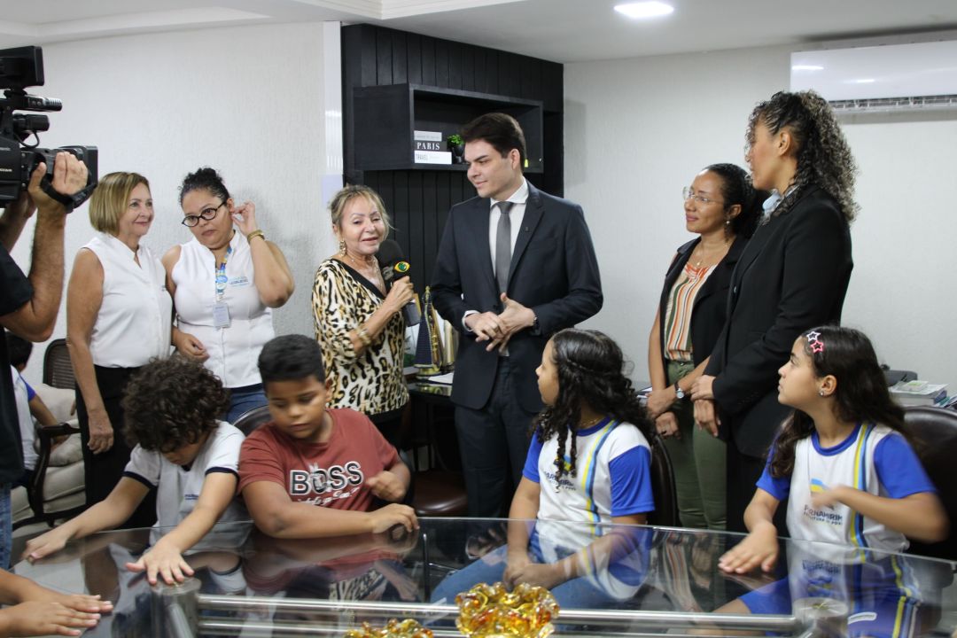 Visita dos alunos da Escola Municipal Ivanira Paisinho à Câmara Municipal de Parnamirim. - Foto 10