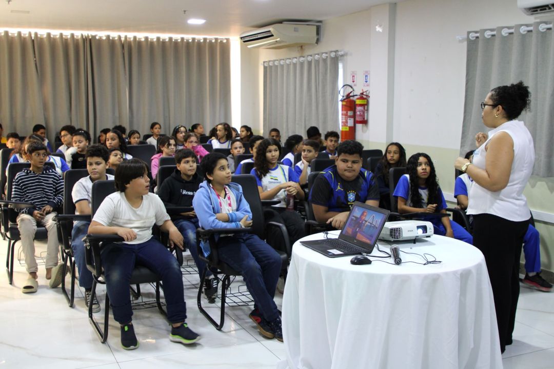 Visita dos alunos da Escola Municipal Ivanira Paisinho à Câmara Municipal de Parnamirim - Foto 11