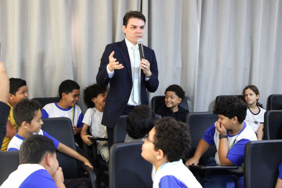 Visita dos alunos da Escola Municipal Ivanira Paisinho à Câmara Municipal de Parnamirim - Foto 15